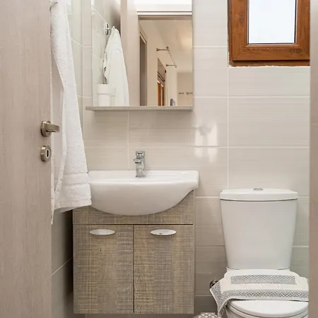 Akrotiri Apartament *